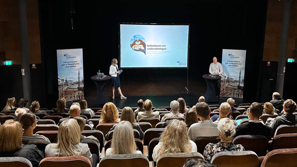 Monica Bruvik, VD, City i Samverkan och Anders Österberg bitr. finansborgarråd på scenen